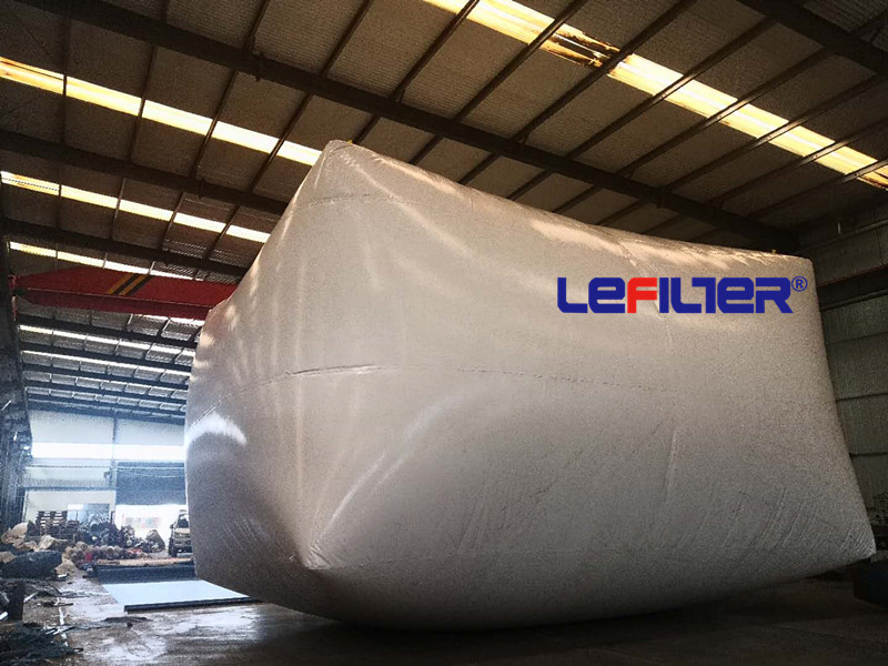 奶白色儲(chǔ)氣袋。